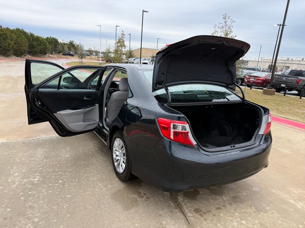 Thumbnail: 2013 Toyota Camry - 23