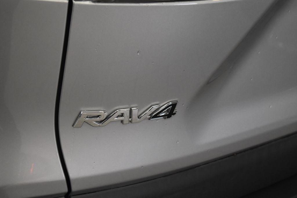 2021 Toyota RAV4 LE 5