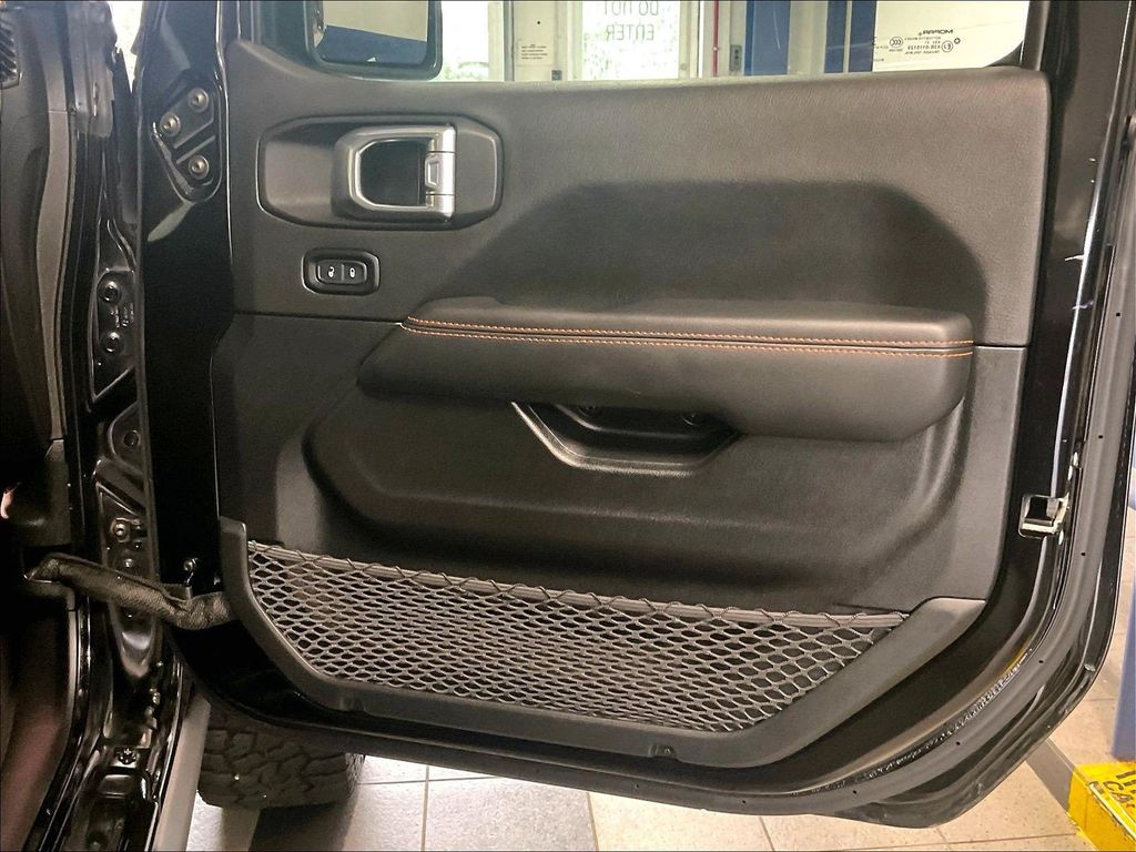 2021 Jeep Gladiator — photo 12