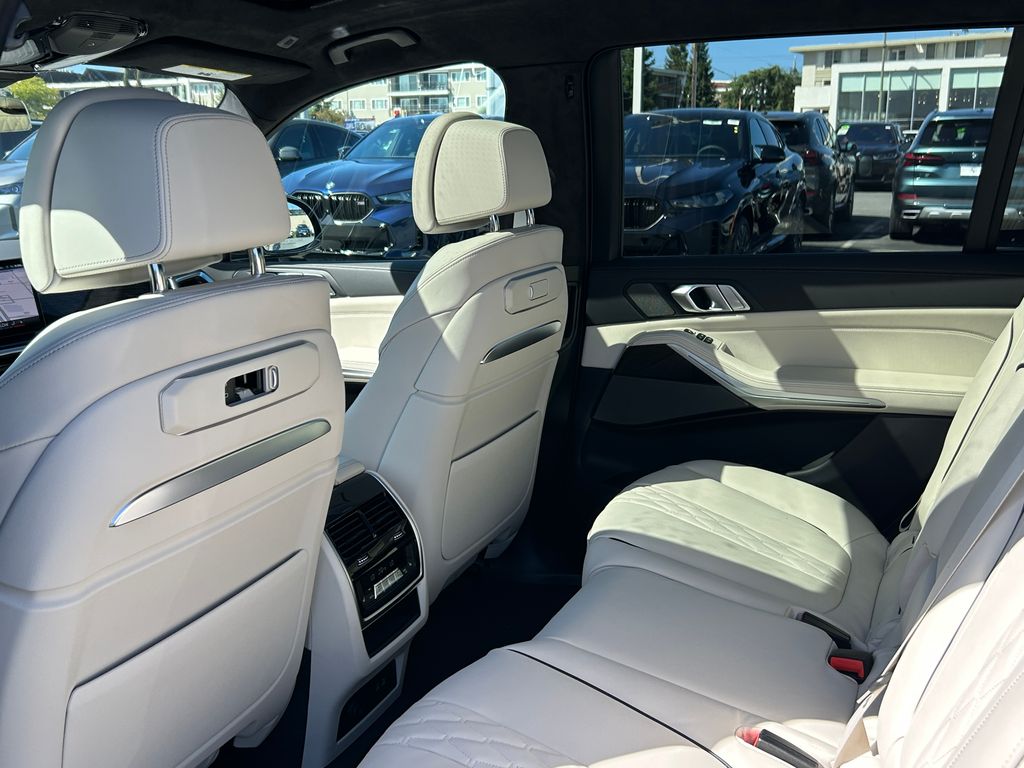 Thumbnail: 2027 BMW X7 - 31
