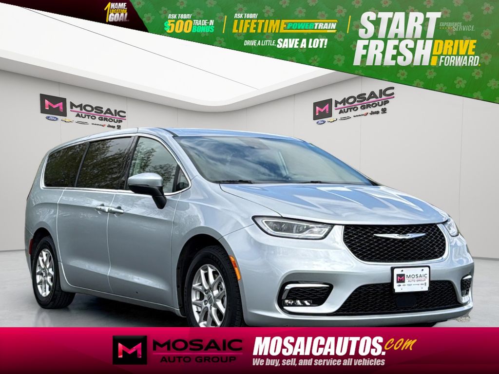 Used 2023 Chrysler Pacifica Touring L Vans