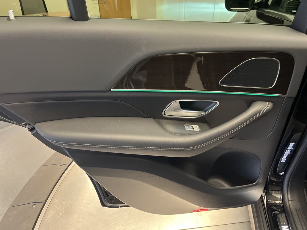 Thumbnail: 2025 Mercedes-Benz GLE - 24