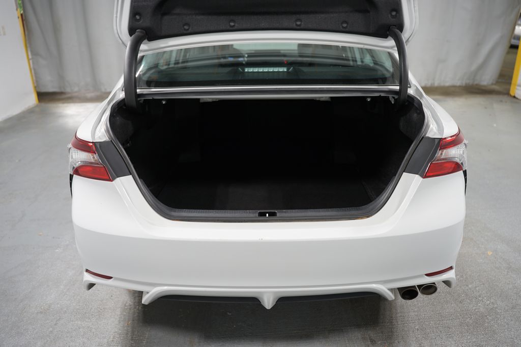 2023 Toyota Camry SE 32