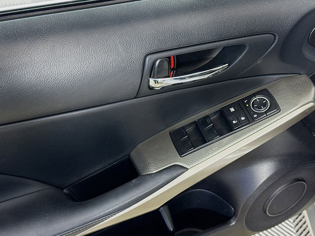 Thumbnail: 2015 Lexus IS - 18