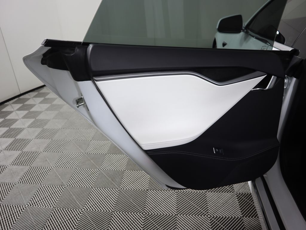 Thumbnail: 2018 Tesla Model S - 28