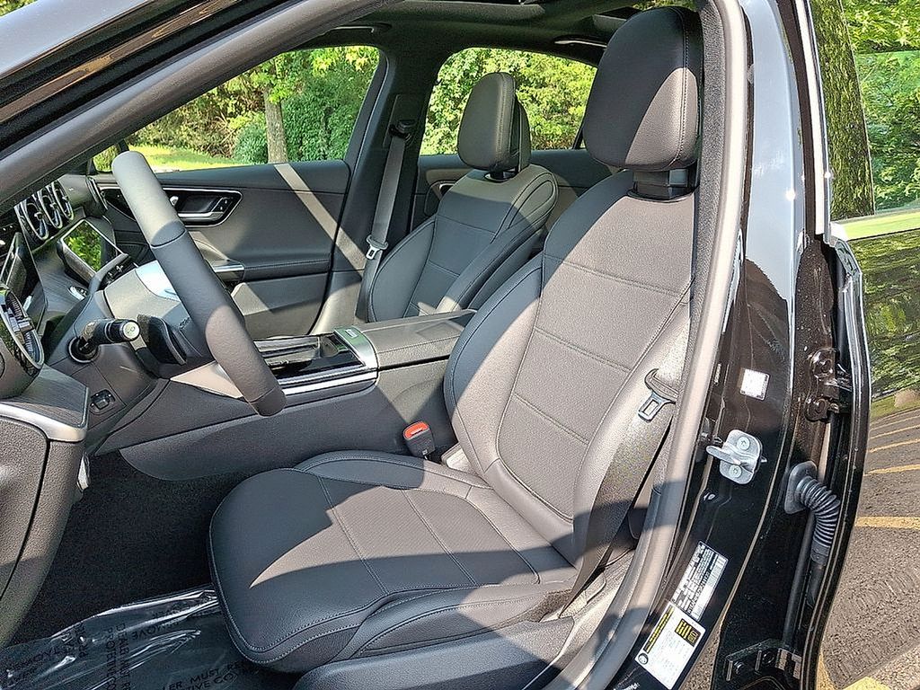 Thumbnail: 2025 Mercedes-Benz C-Class - 10