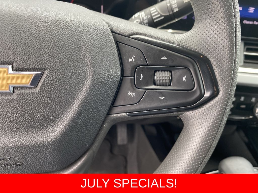 Used 2025 Chevrolet Trax SUV