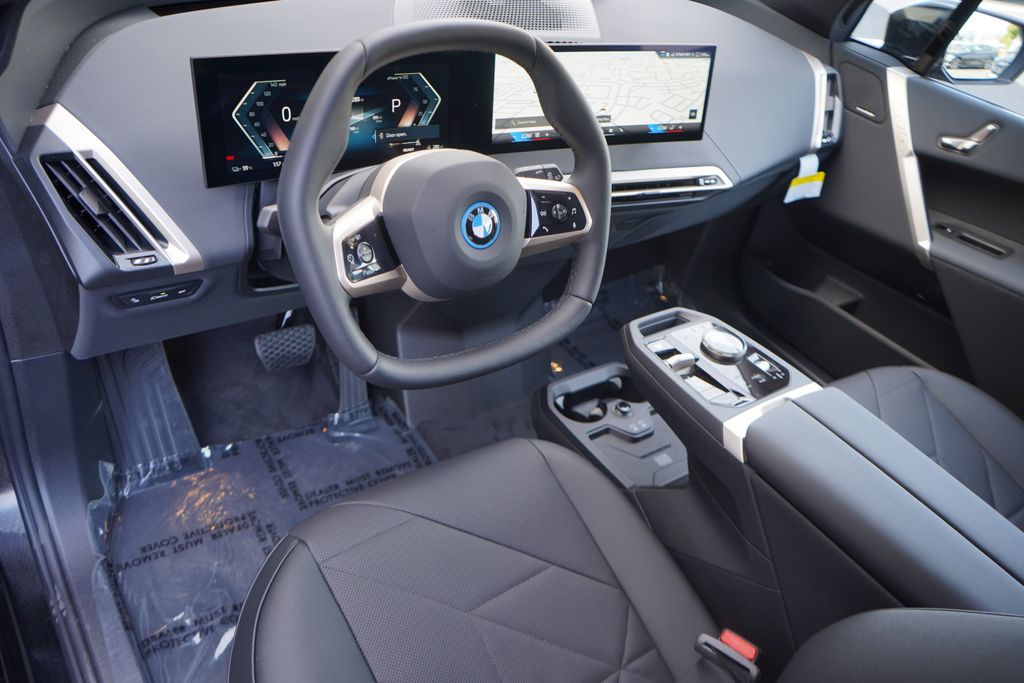 2025 BMW iX xDrive50 12