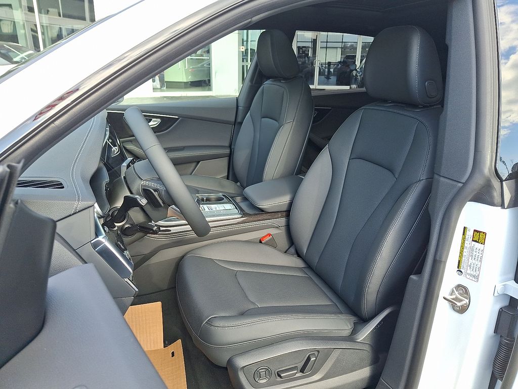 Thumbnail: 2026 Audi Q8 - 10