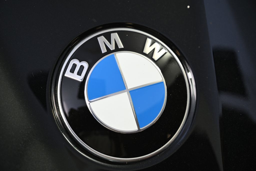 Thumbnail: 2026 BMW 5 Series - 13