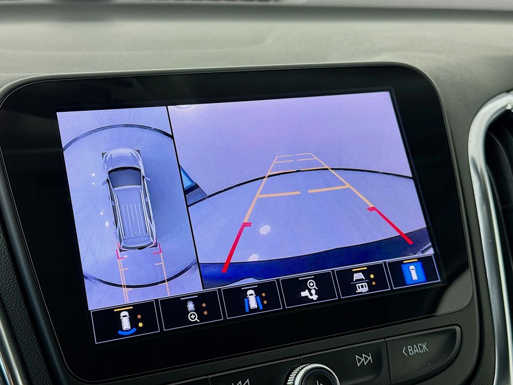 Thumbnail: 2022 Chevrolet Equinox - 15