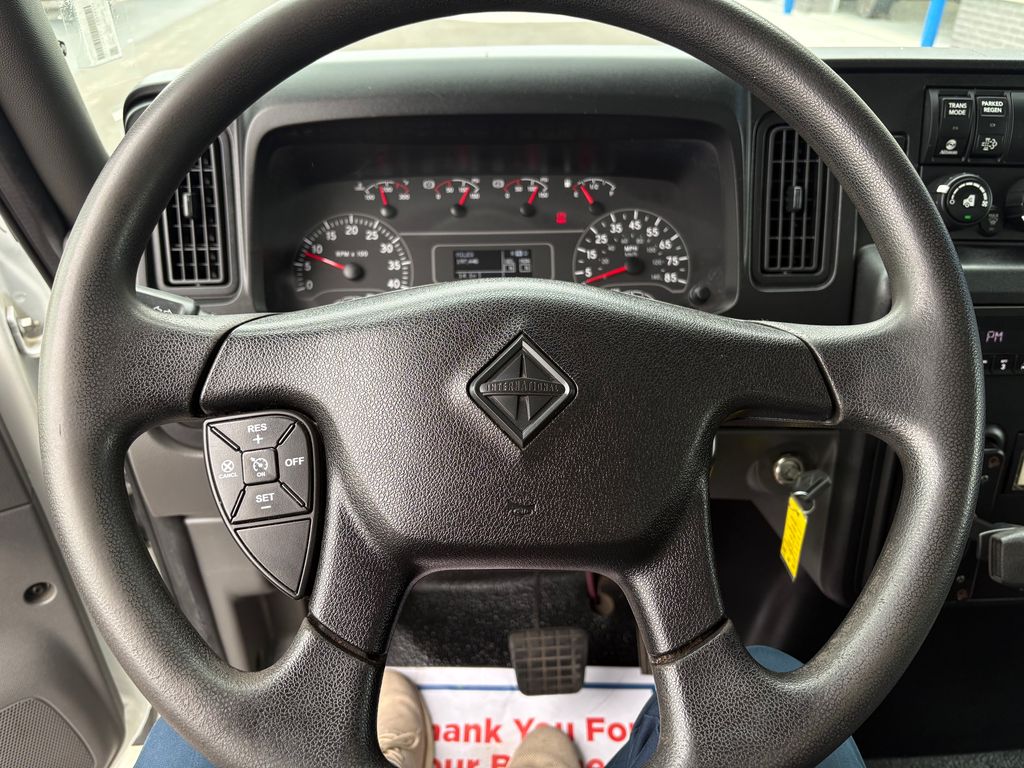 Used 2022 White International MV607 image 18