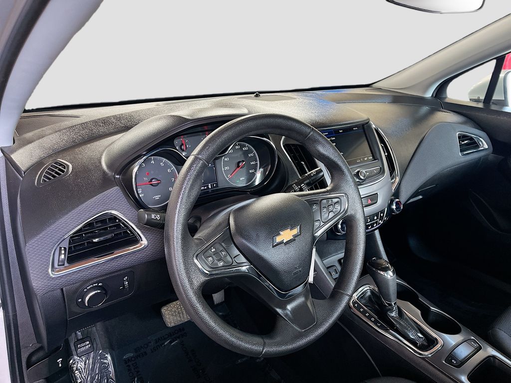 Used 2019 Silver Chevrolet LT image 9