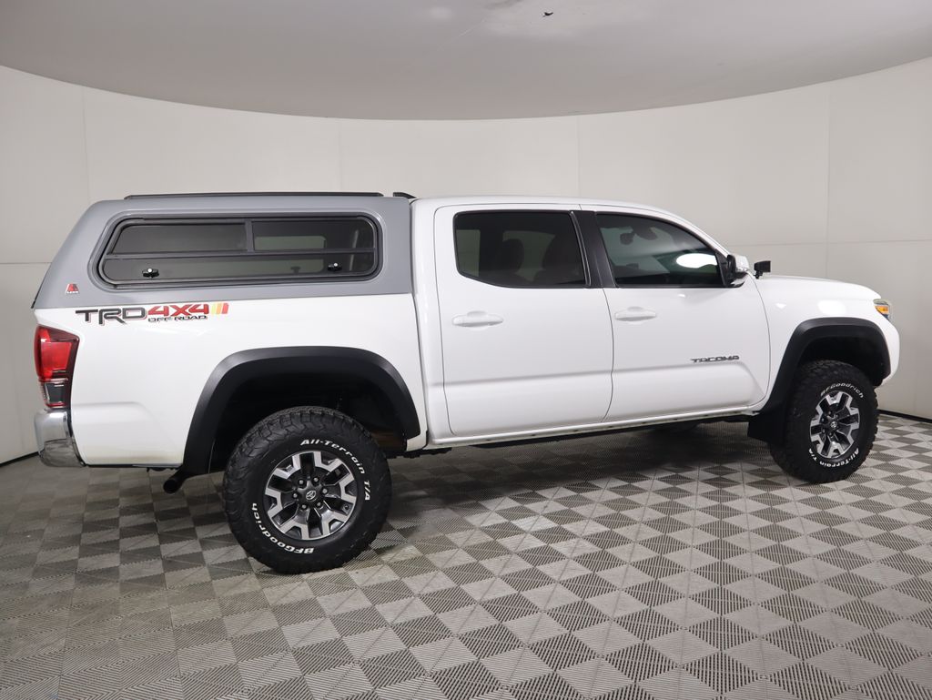 Thumbnail: 2019 Toyota Tacoma - 4