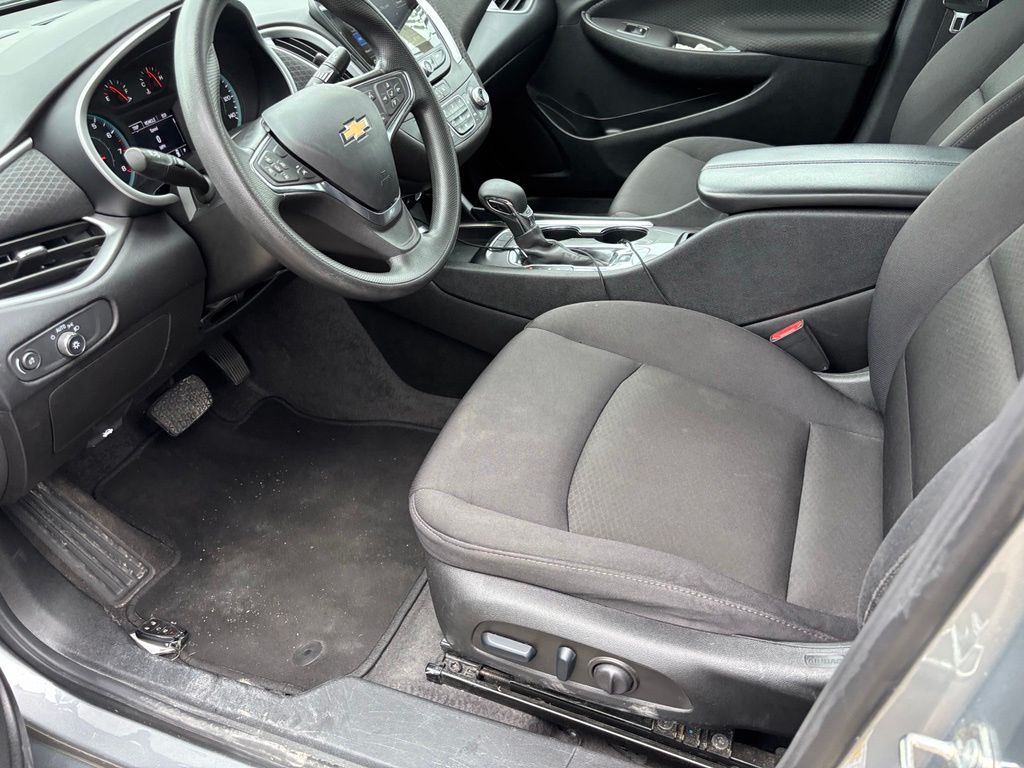 2024 Chevrolet Malibu LT - 8