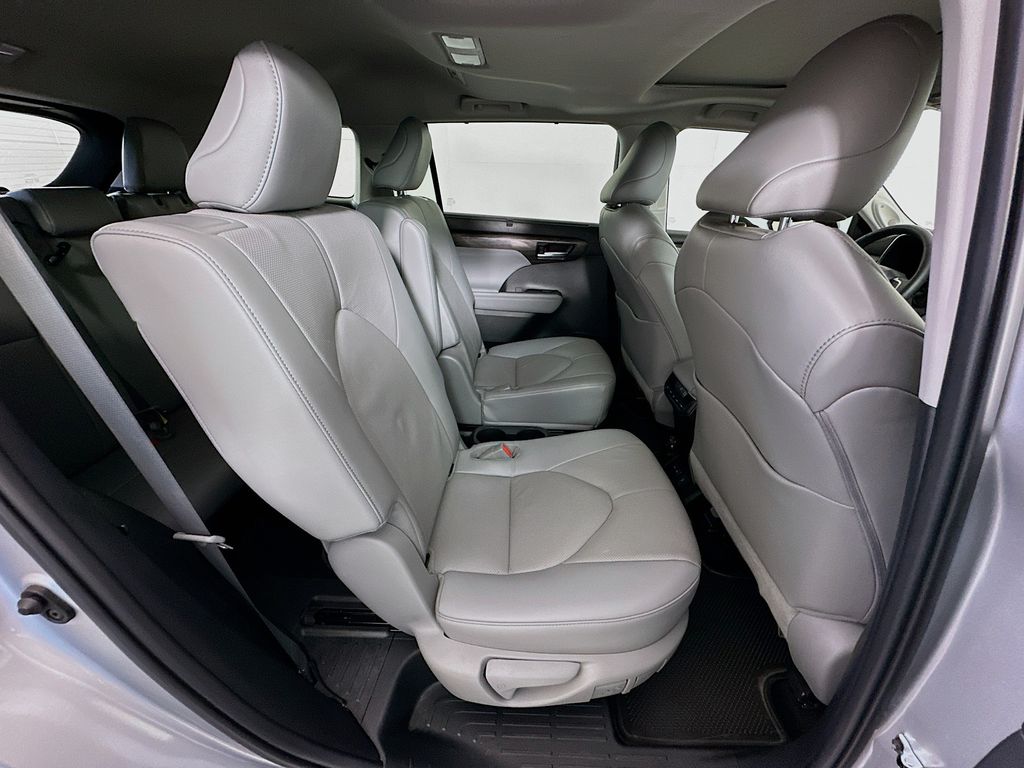 Thumbnail: 2023 Toyota Highlander - 28
