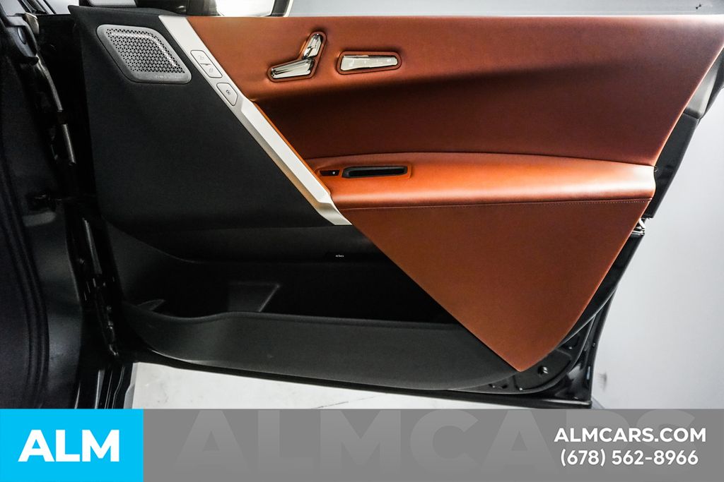 Used 2023 Black BMW M60 image 42