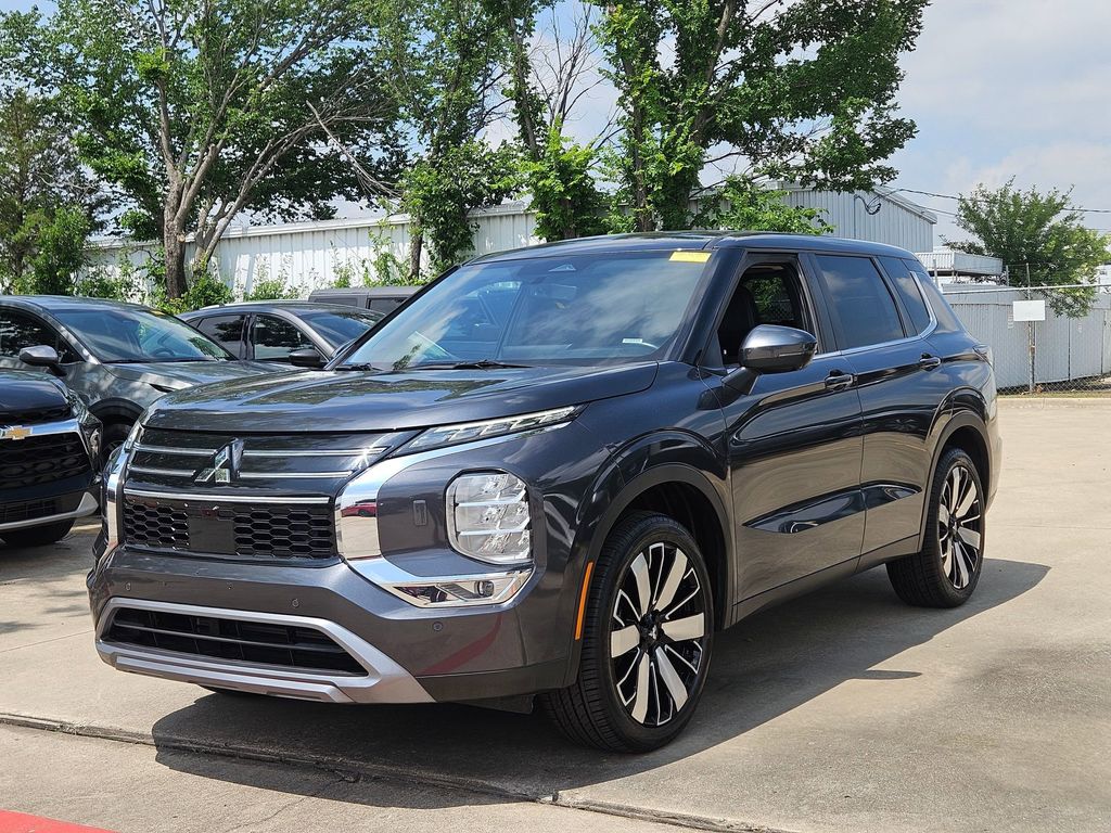 Gray 2025 Mitsubishi Outlander SE FWD SUV / Crossover Front-Wheel Drive Continuously Variable Transmission