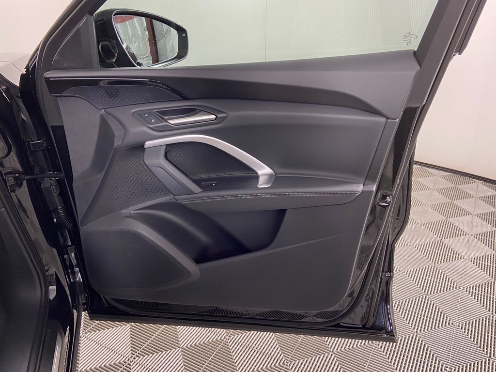 Thumbnail: 2025 Audi Q5 - 27