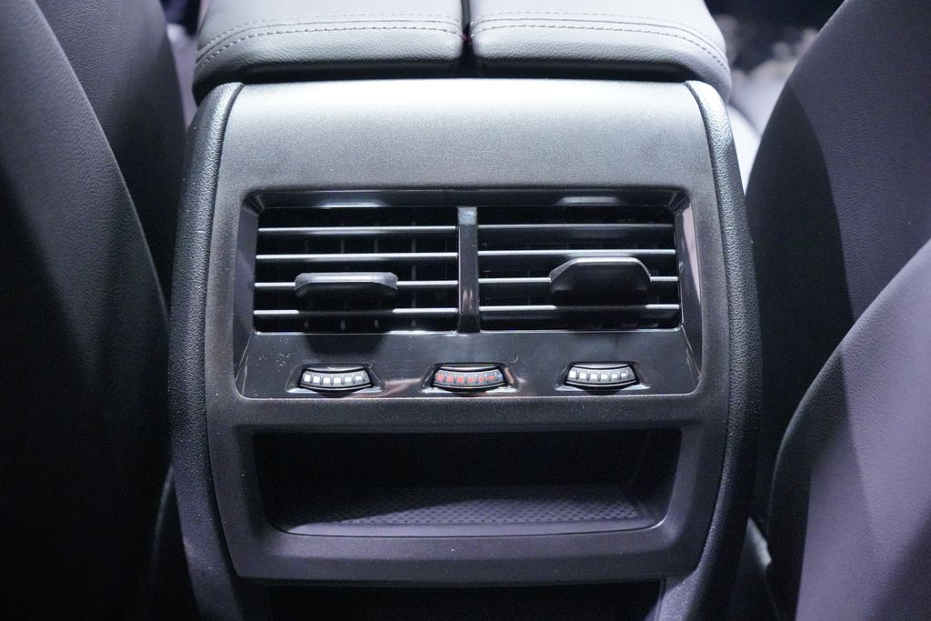 Thumbnail: 2027 BMW X6 - 13