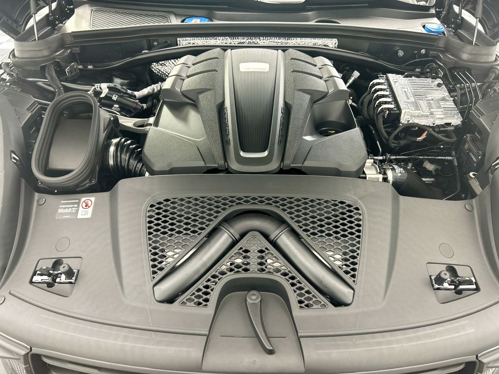 Thumbnail: 2026 Porsche Macan - 30