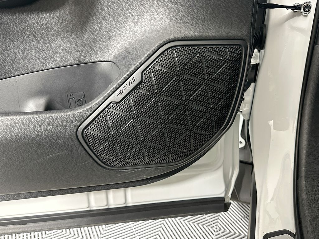 Thumbnail: 2025 Toyota RAV4 - 18