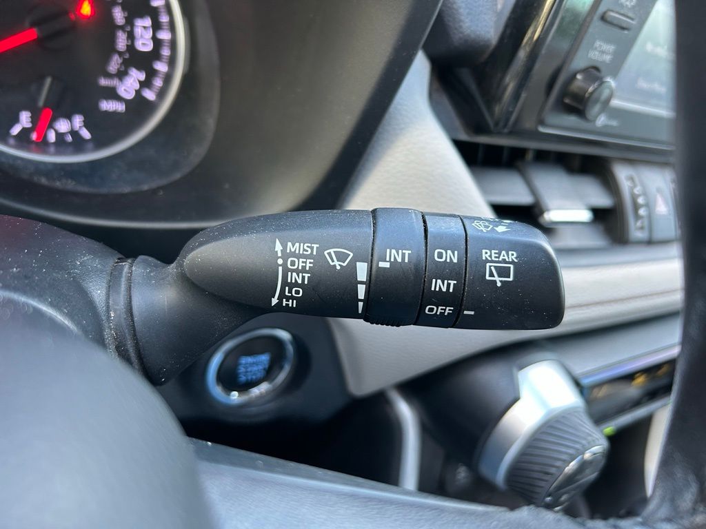 Thumbnail: 2022 Toyota RAV4 - 20