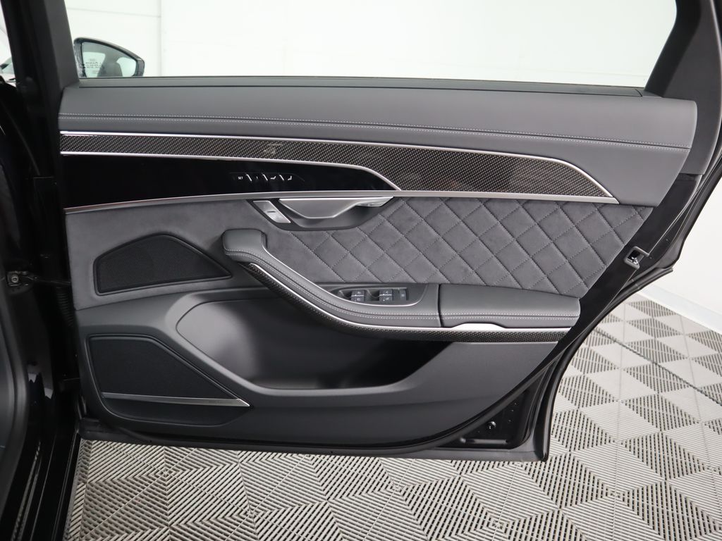 Thumbnail: 2025 Audi S8 - 29