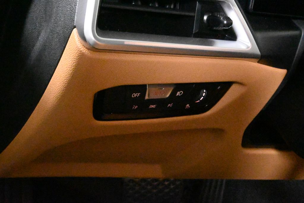 Thumbnail: 2025 BMW 3 Series - 27