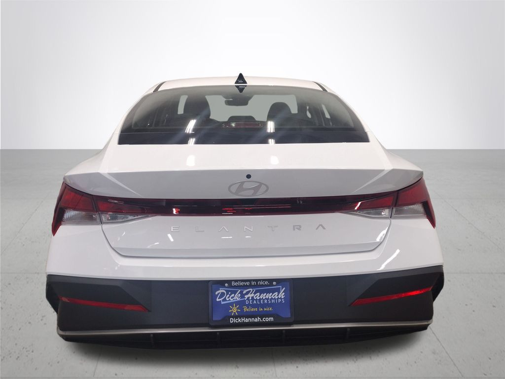 2025 Hyundai Elantra SE