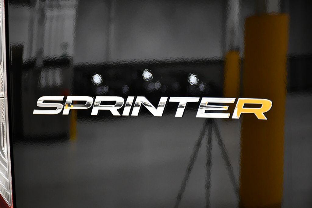 Thumbnail: 2025 Mercedes-Benz Sprinter - 10