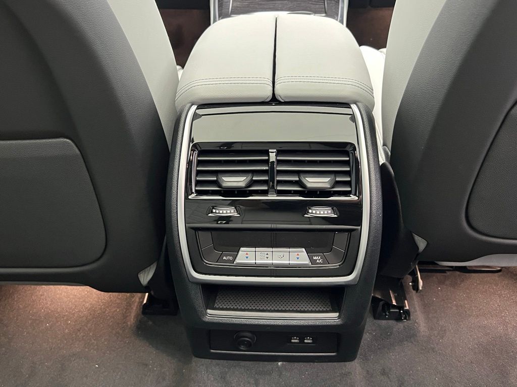 Thumbnail: 2026 BMW X5 - 8