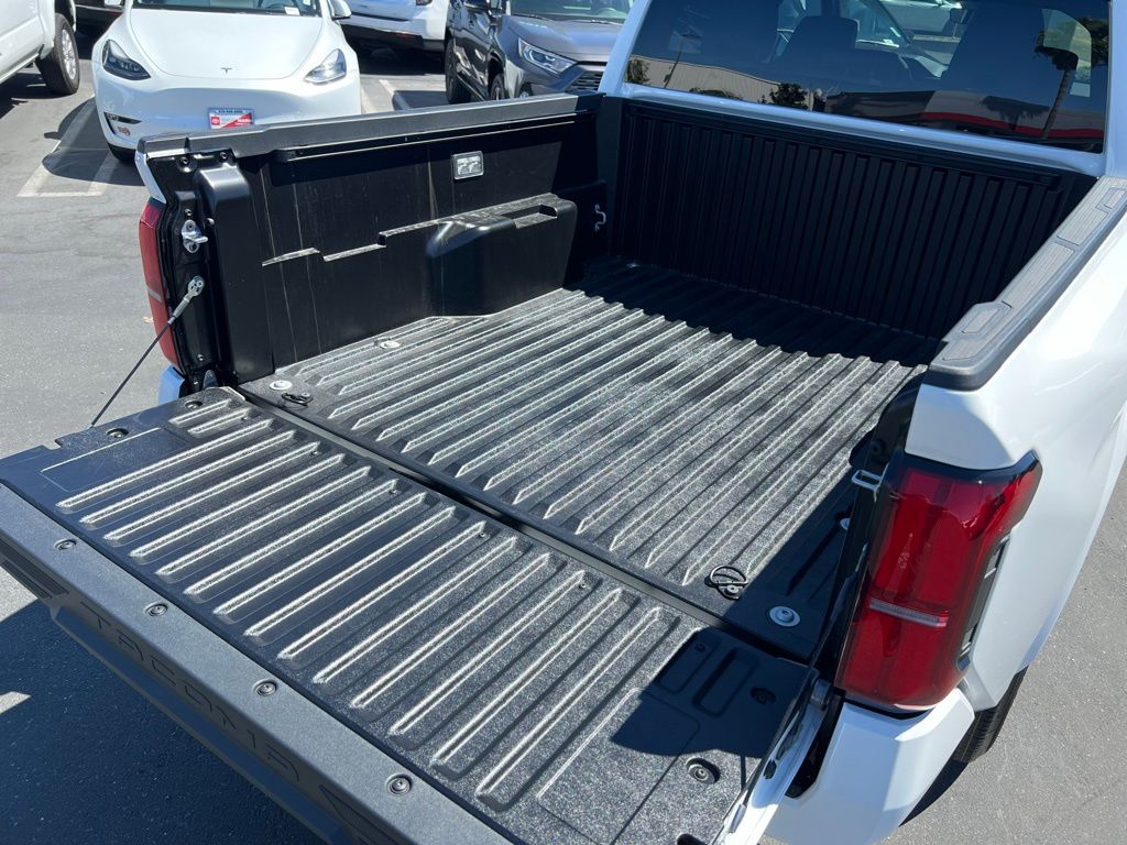 2025 Toyota Tacoma SR5 Double Cab photo 9