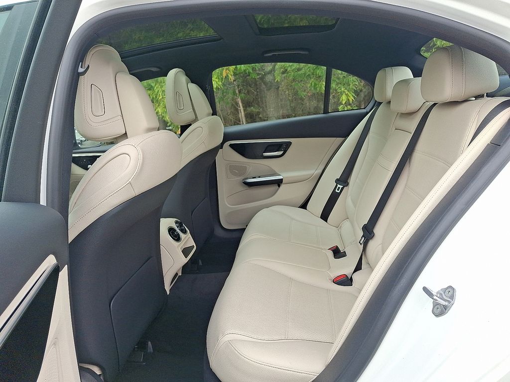 Thumbnail: 2023 Mercedes-Benz C-Class - 10