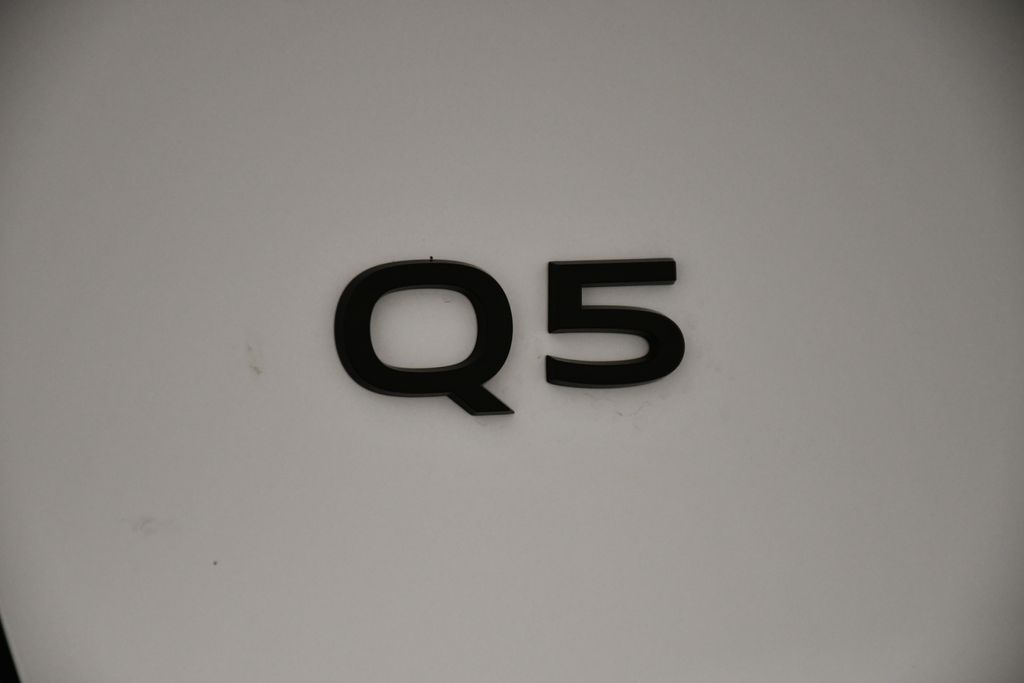 Thumbnail: 2025 Audi Q5 - 9