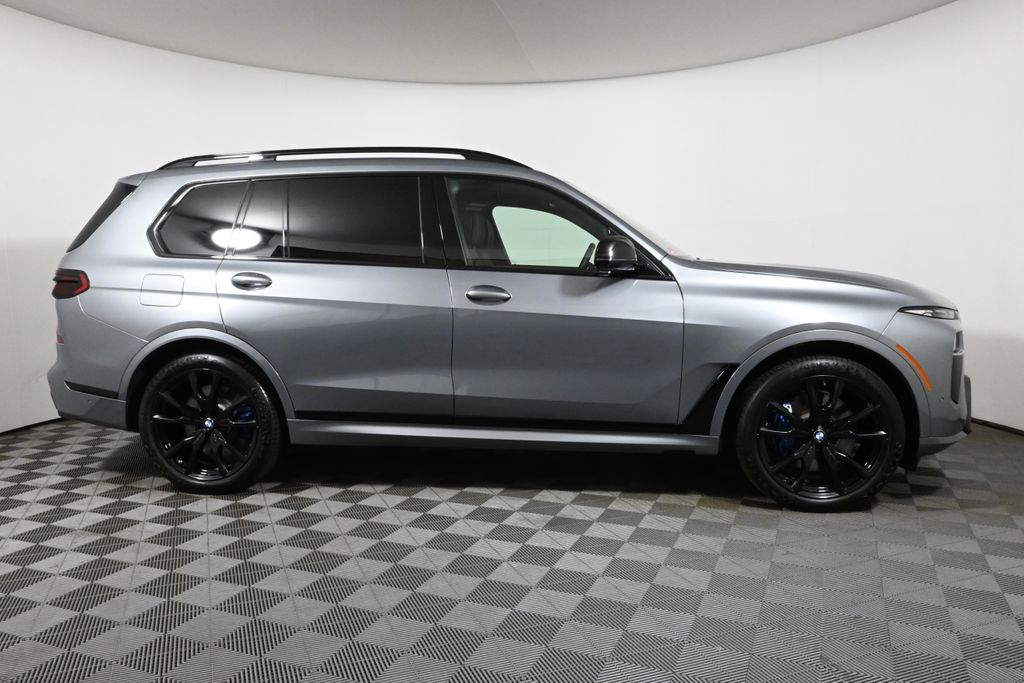 2024 BMW X7 M60i 8