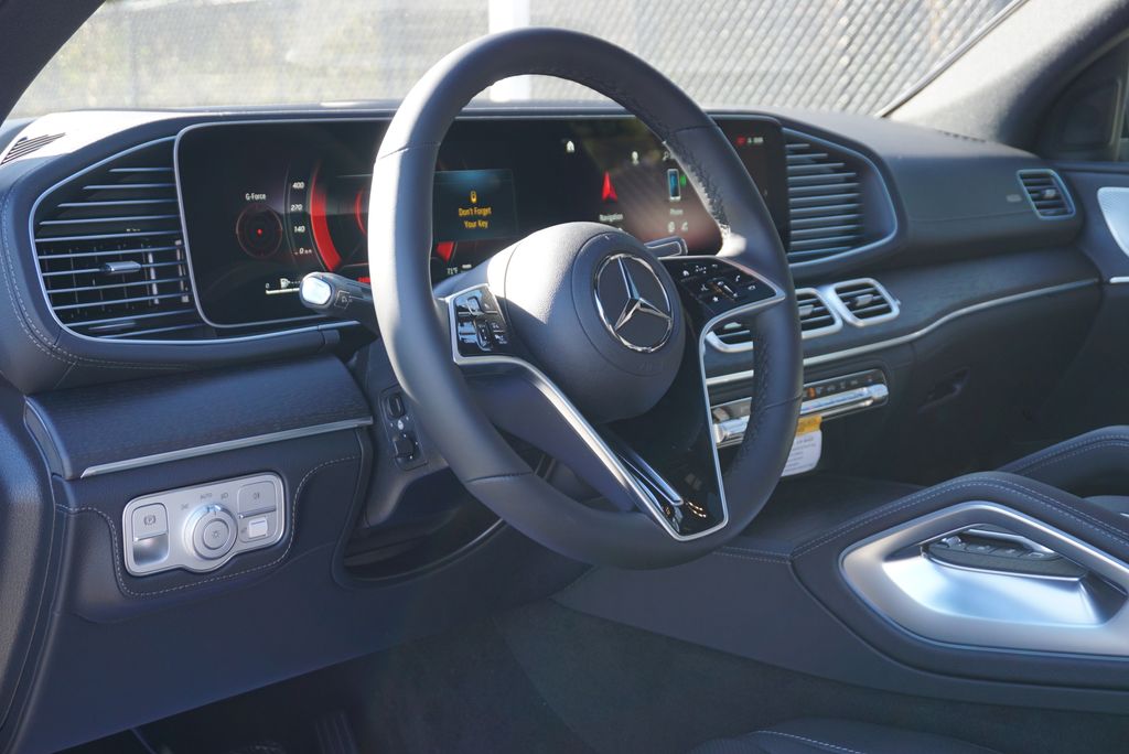 Thumbnail: 2026 Mercedes-Benz GLE - 26