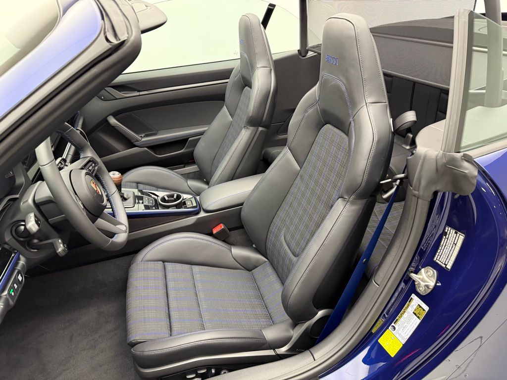 Thumbnail: 2025 Porsche 911 - 5
