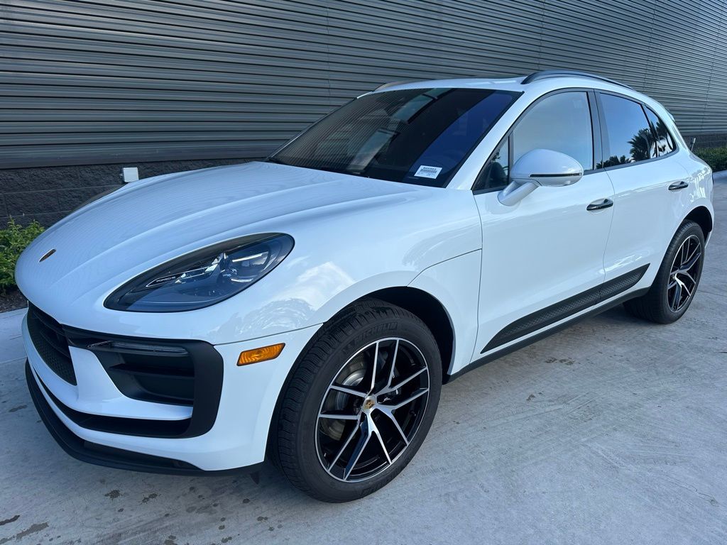 2025 Porsche Macan  3