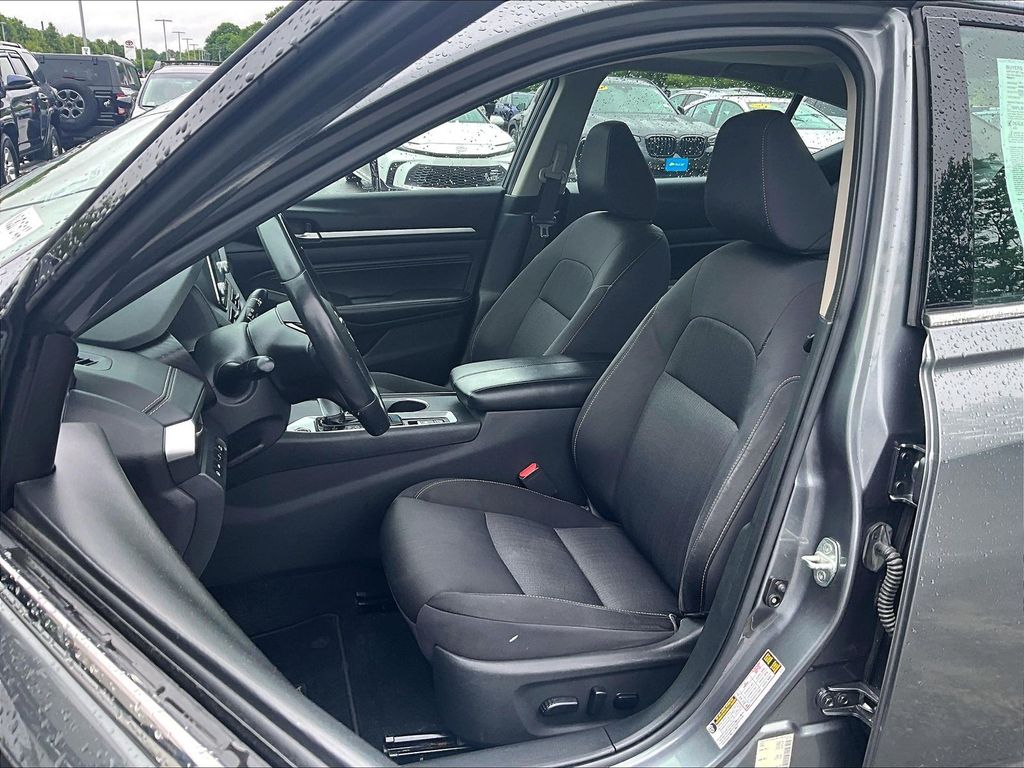 2019 Nissan Altima — photo 10