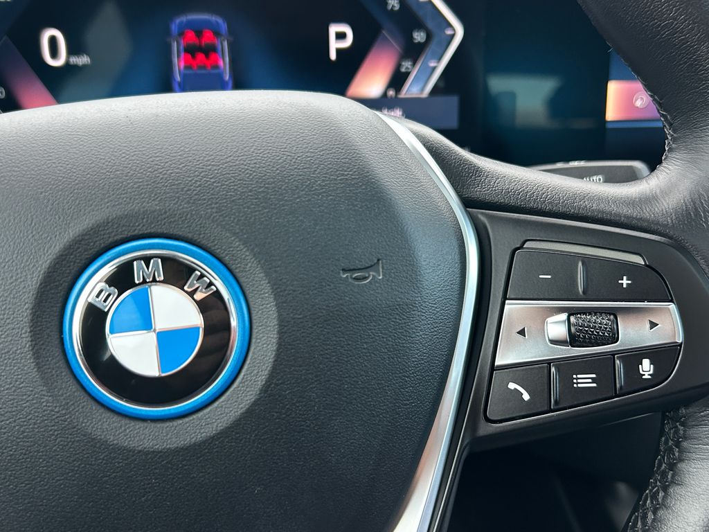 Thumbnail: 2023 BMW i4 - 20