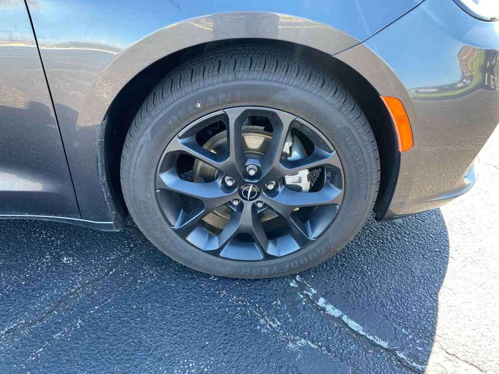 View vehicle photo 2