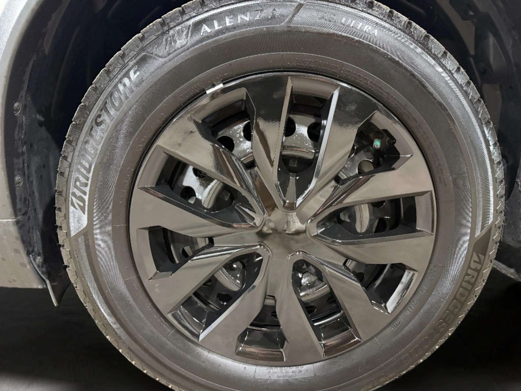 Used 2017 Brilliant Silver Nissan S image 27