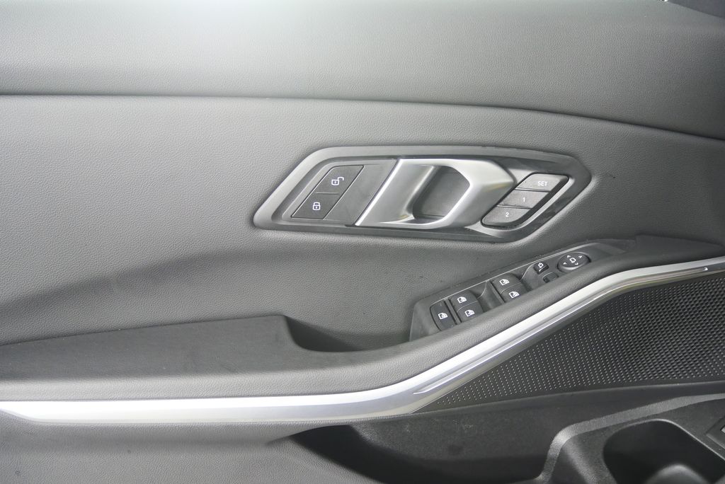 Thumbnail: 2025 BMW 3 Series - 9