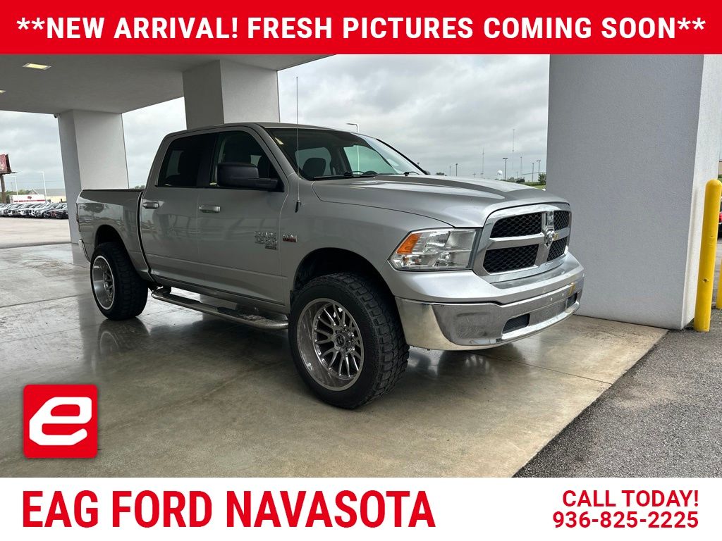 Bright Silver Metallic Clearcoat 2019 RAM 1500 Pickup Truck Four-Wheel Drive 8-Speed Automatic