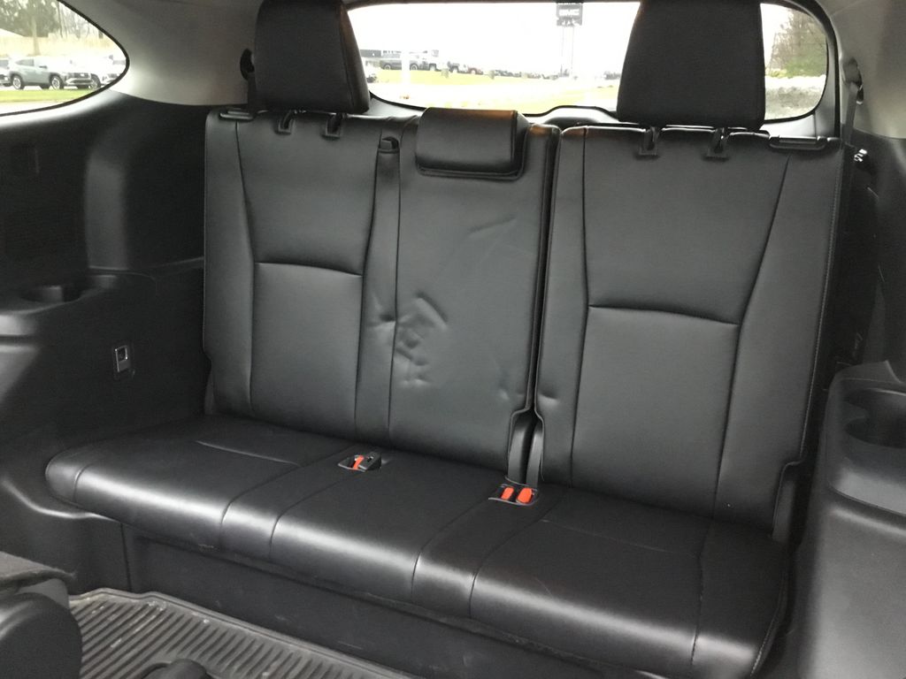 Thumbnail: 2022 Toyota Highlander - 17