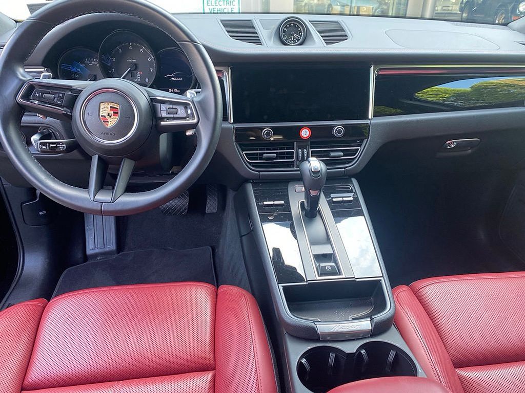 Thumbnail: 2024 Porsche Macan - 6