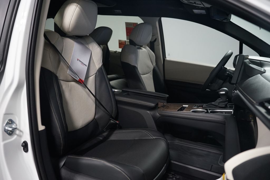 Thumbnail: 2025 Toyota Sienna - 17