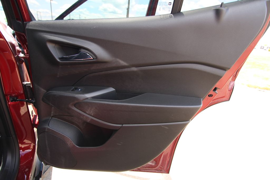 Used 2025 Chevrolet Trax SUV
