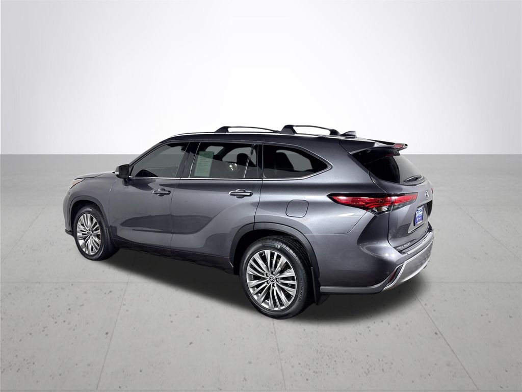2022 Toyota Highlander Platinum